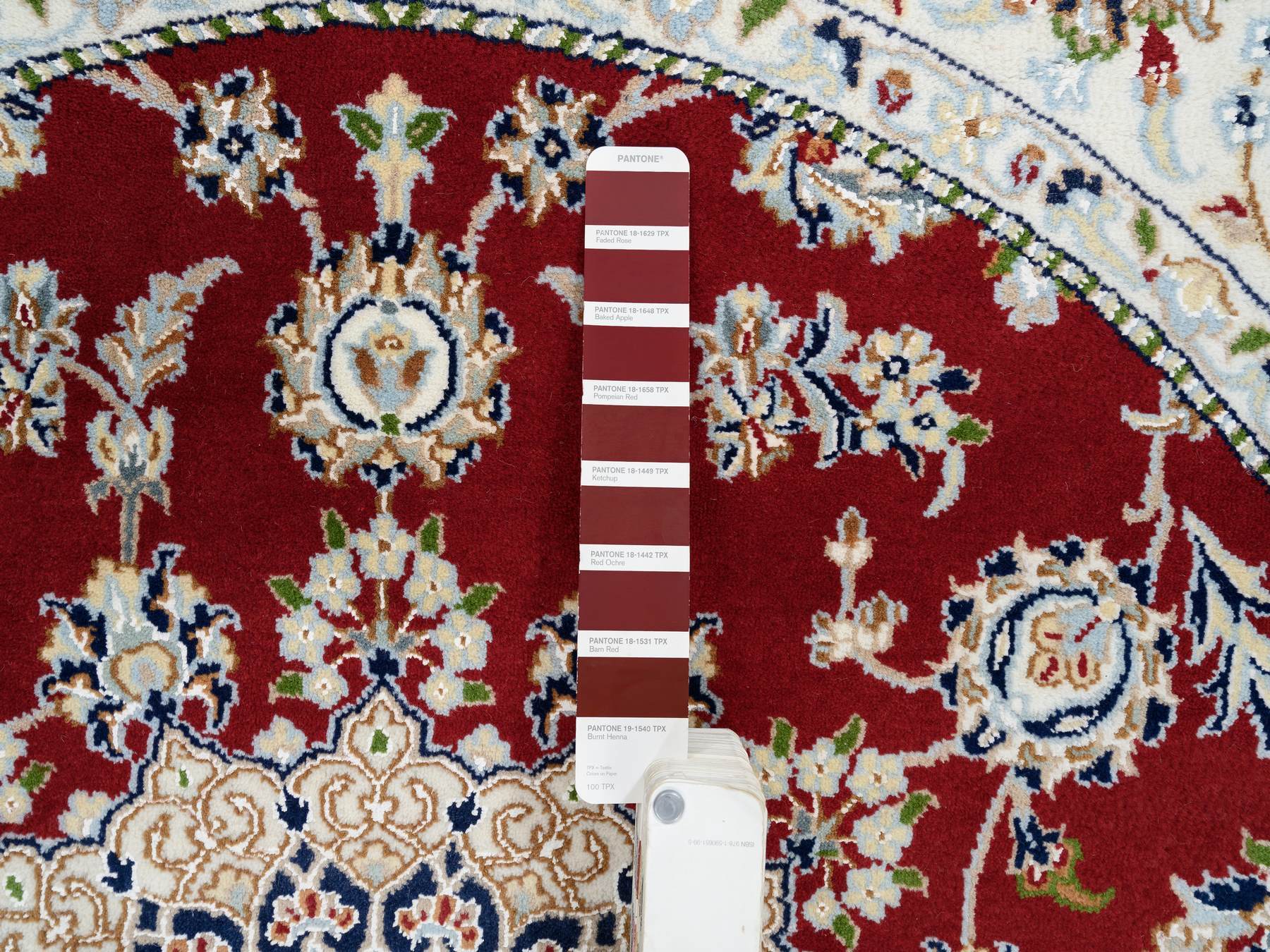 Traditional Rugs LUV582759